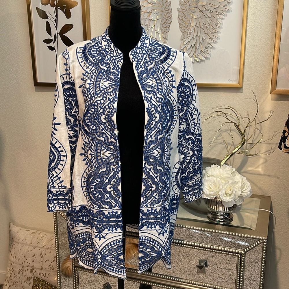 Chico’s Blue and White Embroidered Scalloped-Hem Jacket Size M - Picture 2 of 12